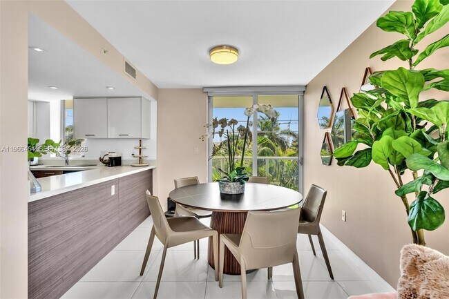 Building Photo - 9901 E Bay Harbor Dr