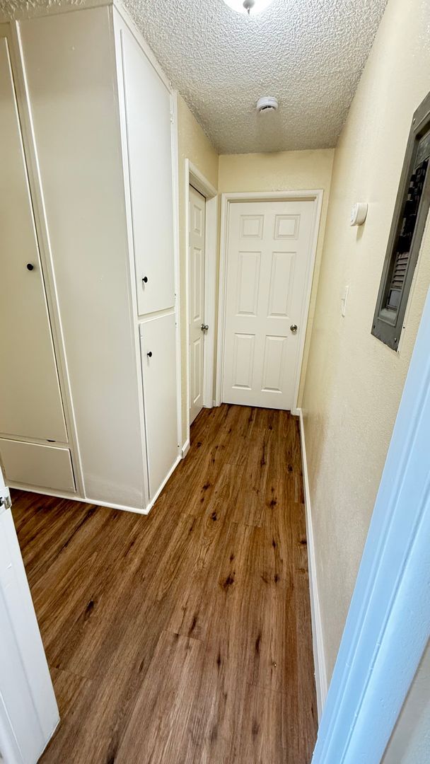 Building Photo - 2 bedroom 1 bath available near UC Riverside