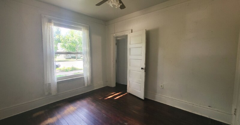 Building Photo - 1421 N Corona St