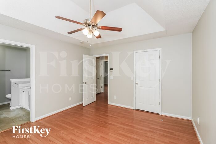 Building Photo - 721 Peteywood Dr