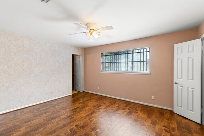 Building Photo - 9106 Sharpview Dr