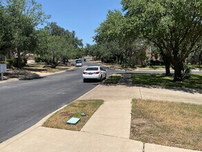 Building Photo - 4 Bedroom Oasis with Pool, Close to Milita...
