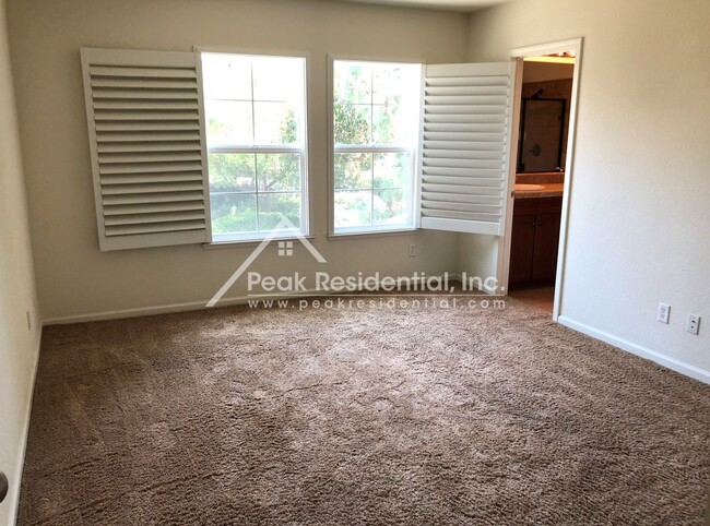 Building Photo - Newer 3bd/2.5ba North Natomas Condo with 2...