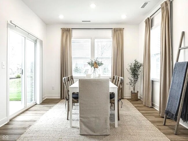 Building Photo - 6452 Hawthorne Dr