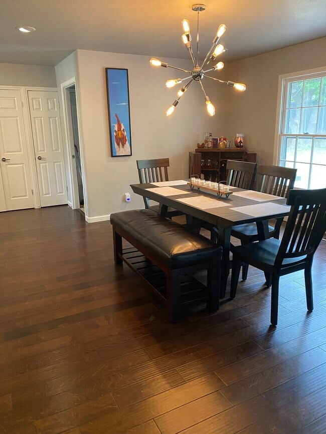 Building Photo - Executive Home in Wilemans Belle Isle