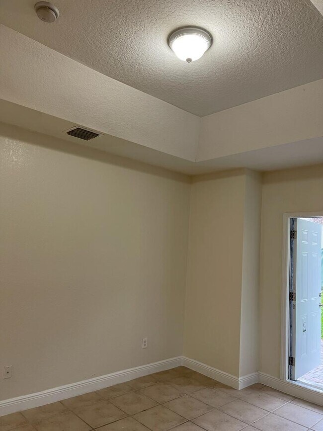 Building Photo - 2739 NW 9th Plz