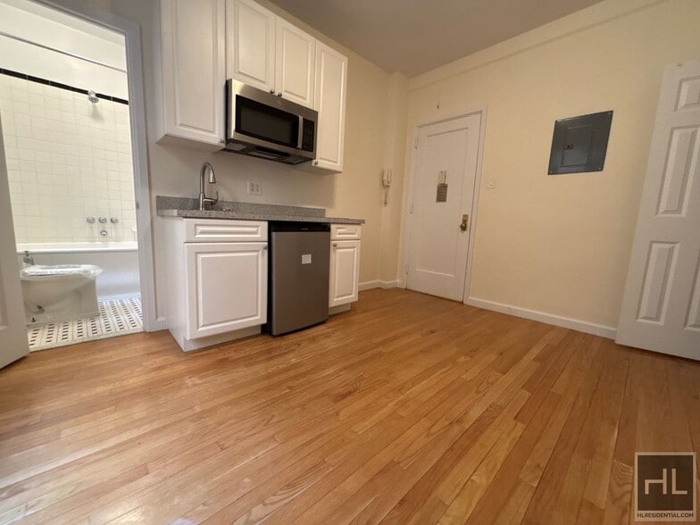 Building Photo - WEST 45 STREET