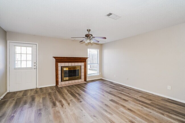 Building Photo - 4813 Cable Dr