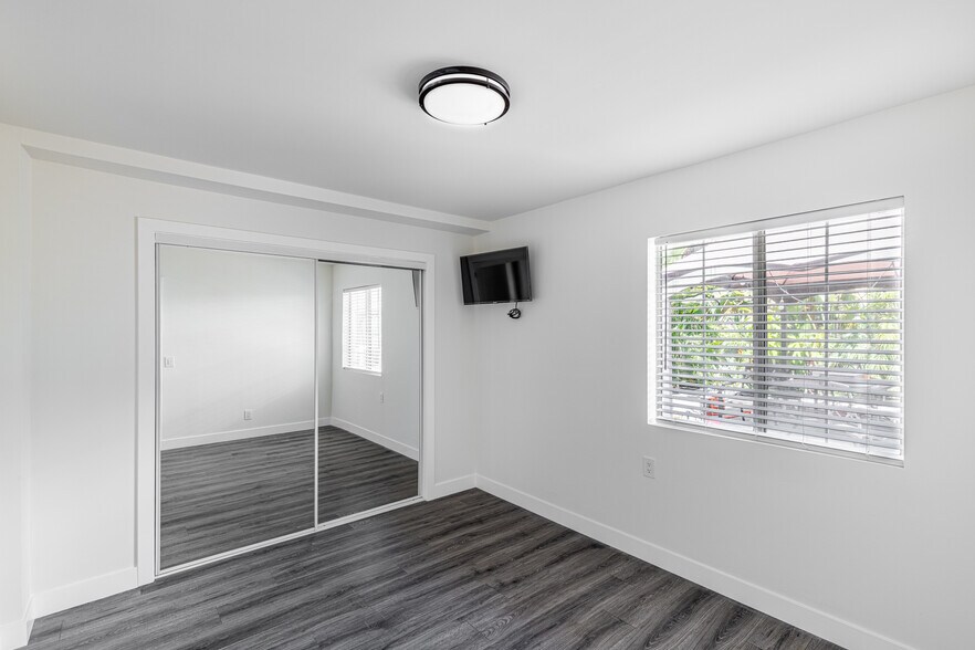 Building Photo - 8143 Hinds Ave