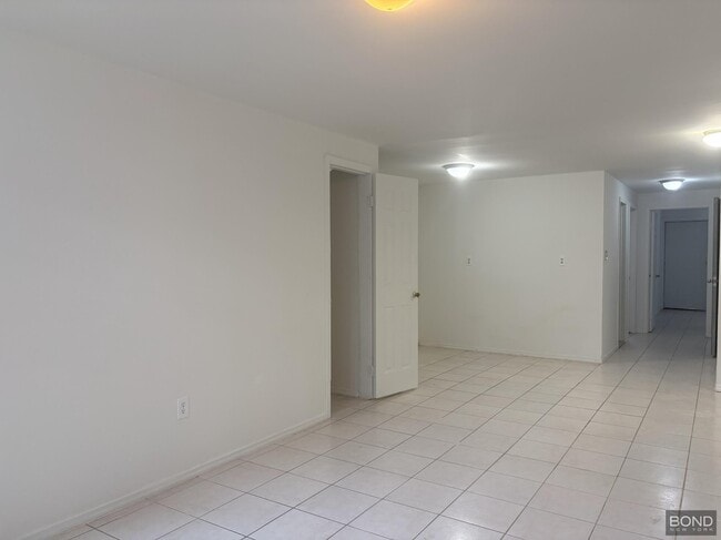 Building Photo - 395 E 49th St