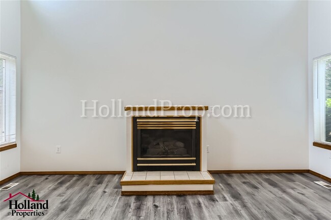 Building Photo - 3143-3145 NE 13th Pl