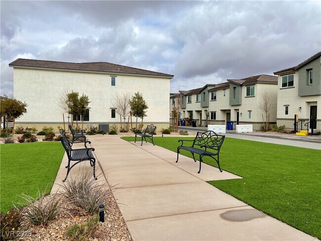 Building Photo - 12185 Scarlet Ember Rd