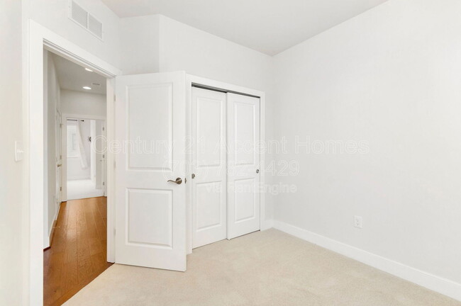 Building Photo - 402 Stabler Ln