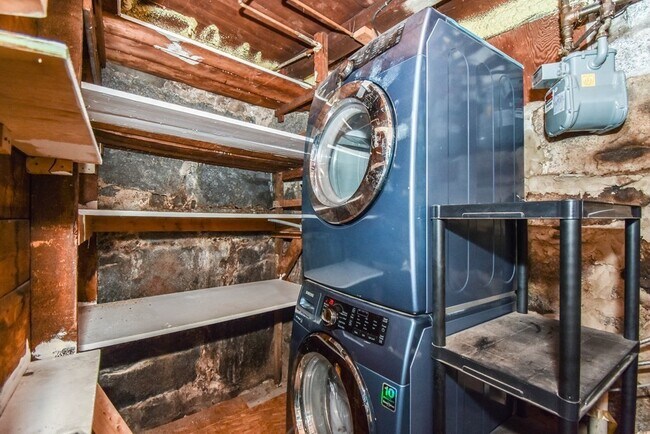 Building Photo - 86 Edwards St