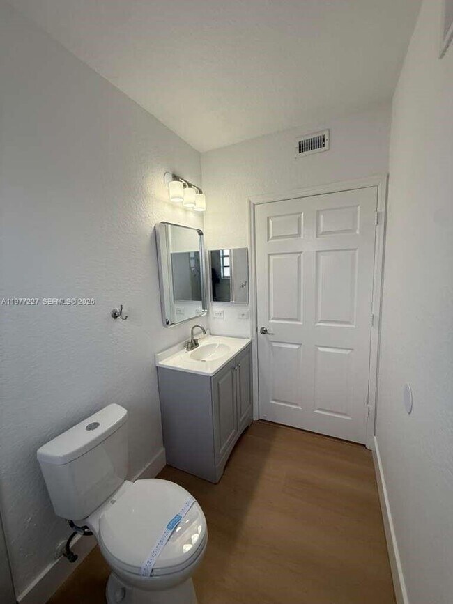 Building Photo - 201 Belmont Ln