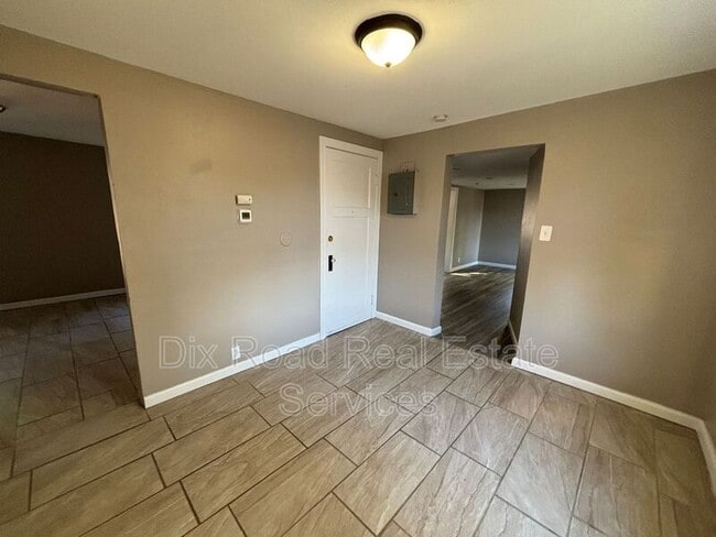 Building Photo - 424 Nordale Ave
