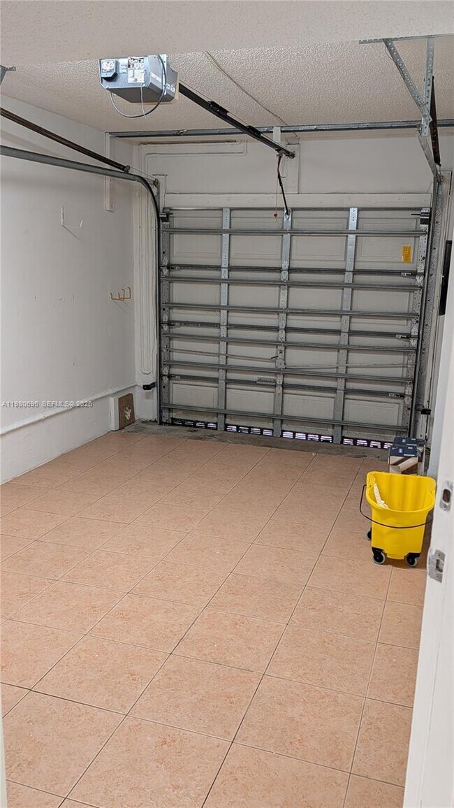 Building Photo - 202 W Forest Oak Cir