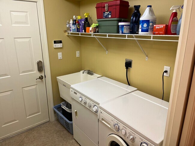 Building Photo - Stunning 3 bedroom Condo in Hammock Bay......