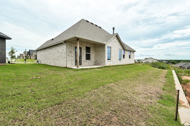 Building Photo - 6024 Kinnick Dr