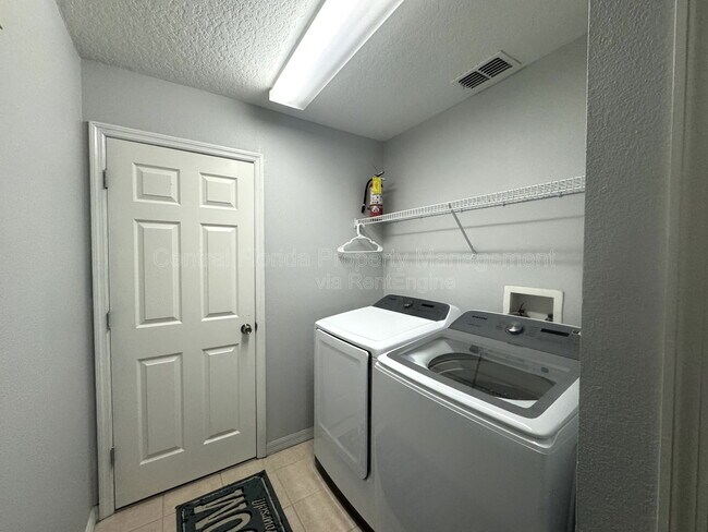 Building Photo - 736 Kildrummy Dr