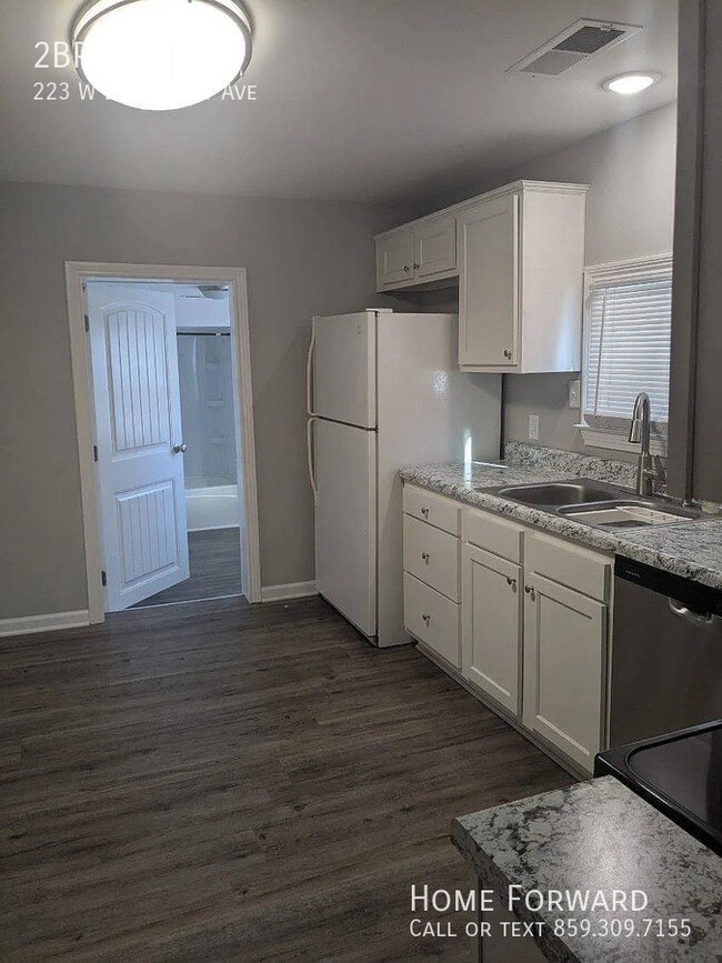 Building Photo - 223 W Broadway Ave