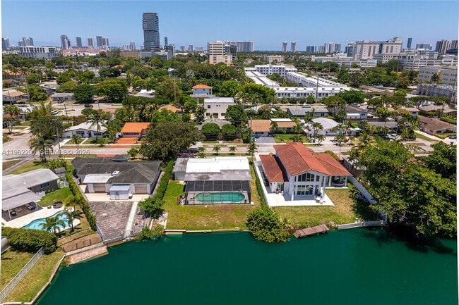 Building Photo - 21320 NE 25th Ct