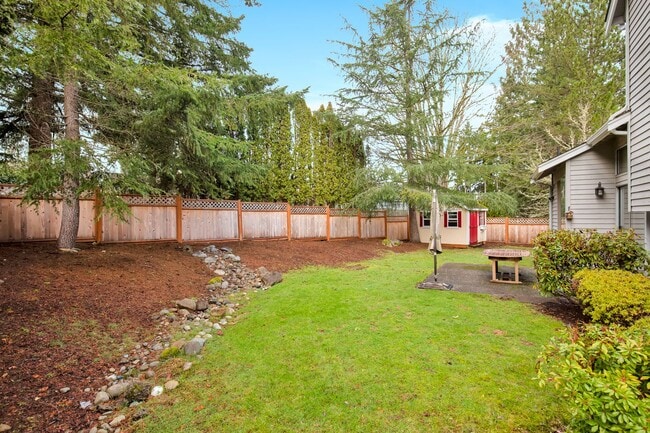 Building Photo - 4 Bedroom Traditional Sammamish Home