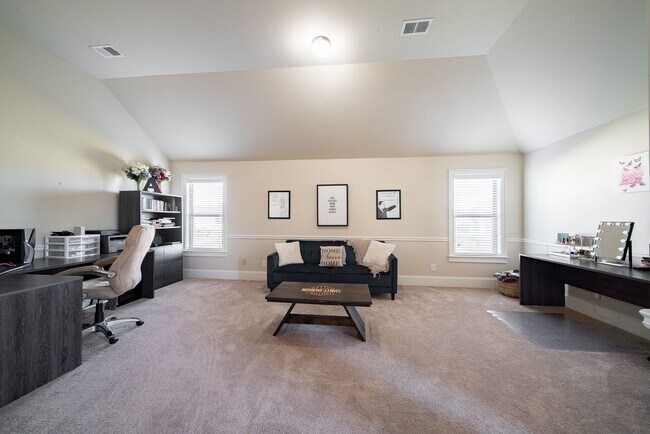Building Photo - 5 bedroom 4 baths in Ft. Mitchell