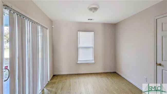 Building Photo - 801 Davis Ave