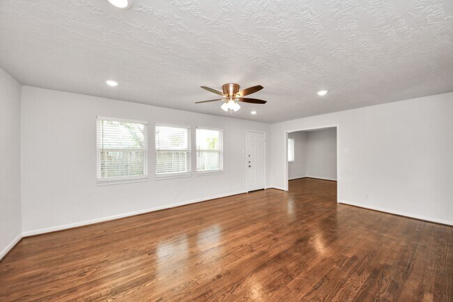 Building Photo - 5803 Darnell St