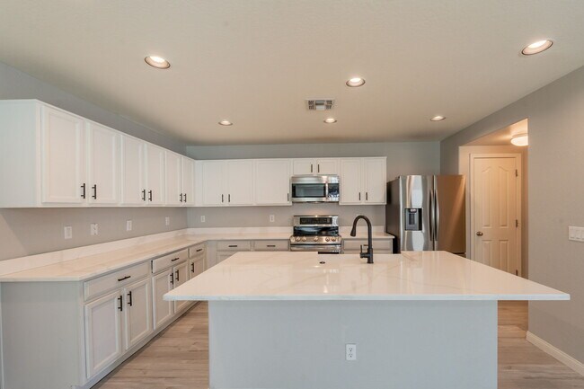 Building Photo - 1057 S Deerfield Ln