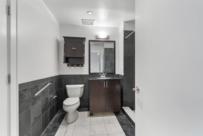 Building Photo - 635 6th St