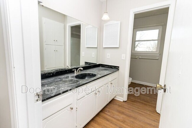 Building Photo - 910 Wesley Dr