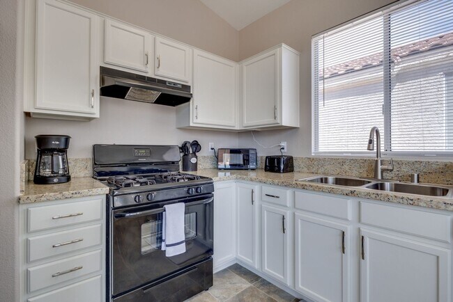 Building Photo - Charming Single-Story Home Near Silverado ...