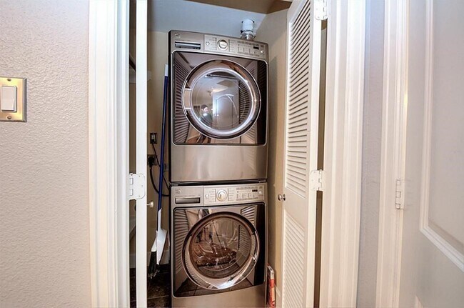 Building Photo - 1447 Heights Blvd