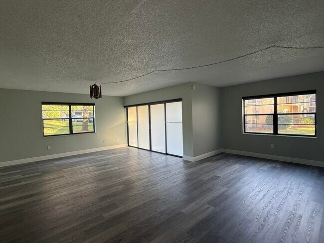 Building Photo - 2050 Oleander Blvd