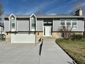 Building Photo - Beautiful Sandy Remodel Near Union Park!