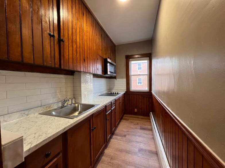 Building Photo - 115 Allston St