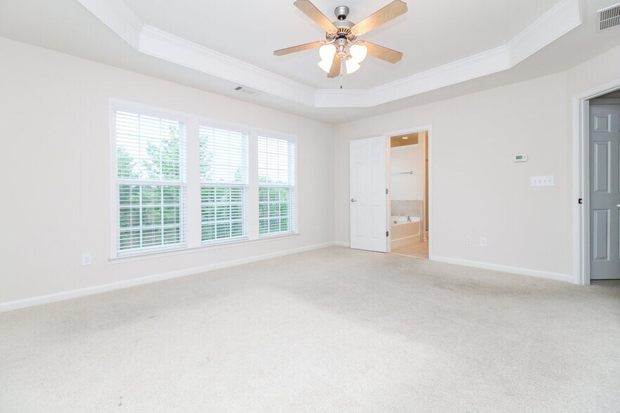 Building Photo - 802 Poplar Terrace