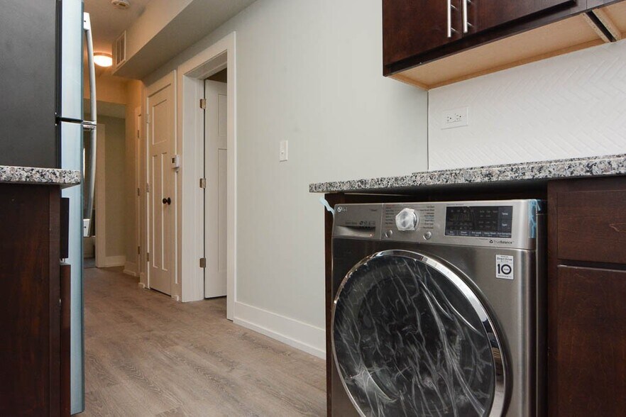 Building Photo - 1133 Maple Ave