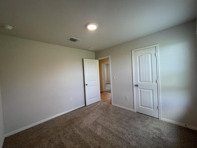 Building Photo - 101 Loon Dr