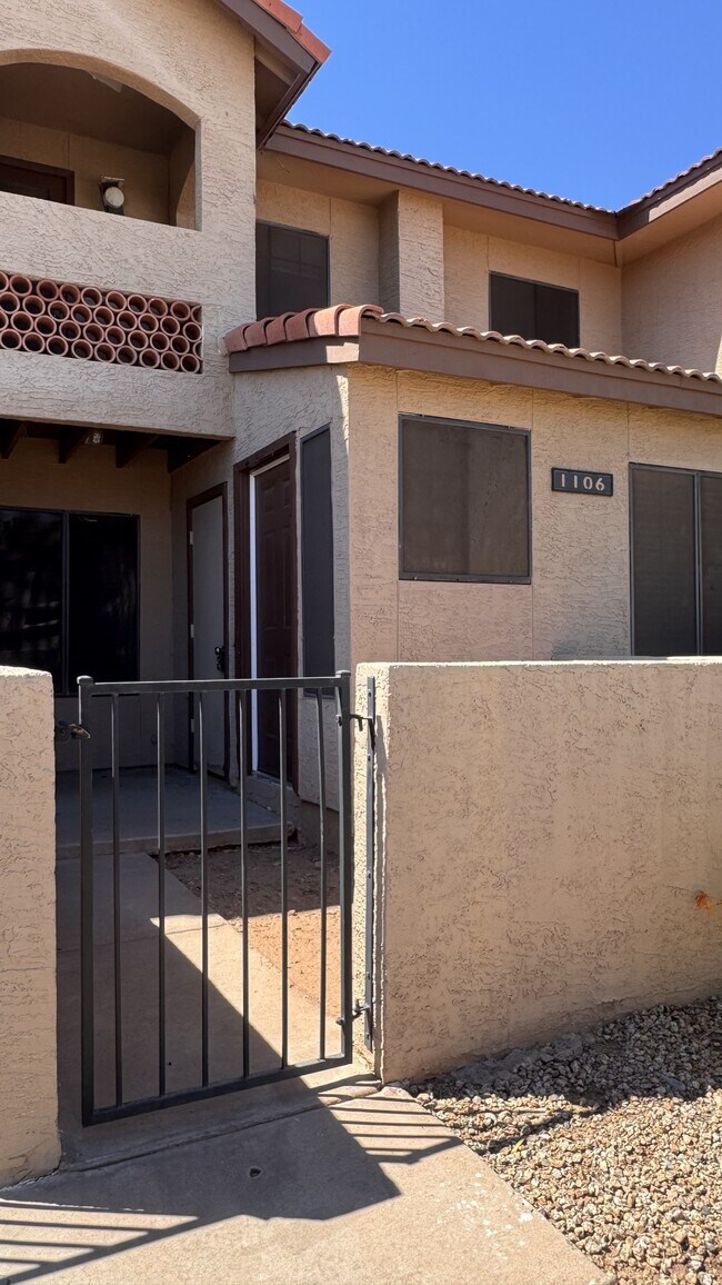 Primary Photo - 8625 E Belleview Pl