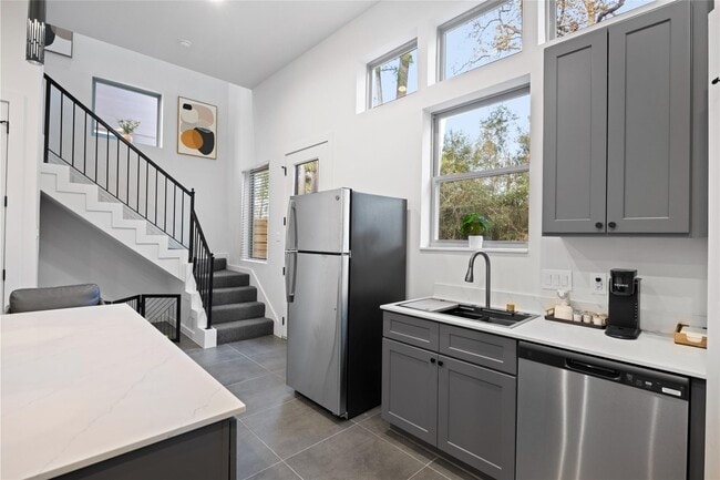 Building Photo - 13838 Bee Flower Ln