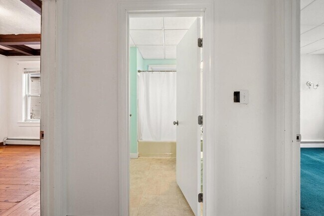 Building Photo - 69 Nesmith St
