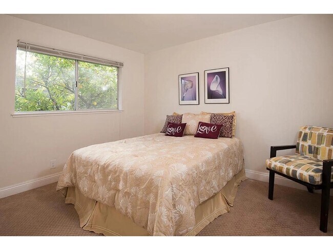 Building Photo - 2047 Montecito Ave