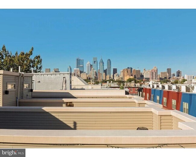 Building Photo - 1332 S Chadwick St