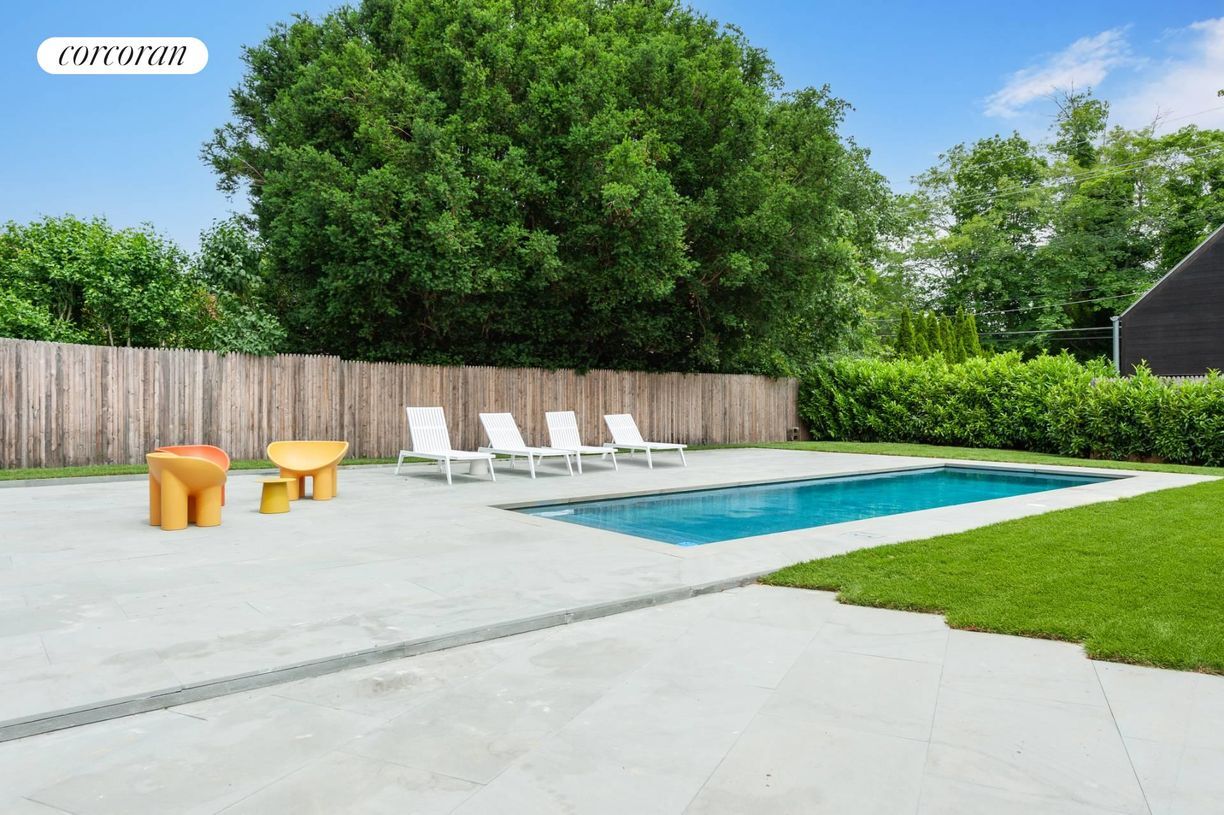 Building Photo - 47 Accabonac Rd