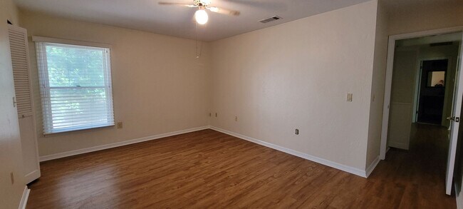 Building Photo - 3/2 ( Haile Plantation- Laurel Park )