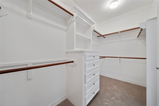 Building Photo - 1515 Hyde Park Blvd