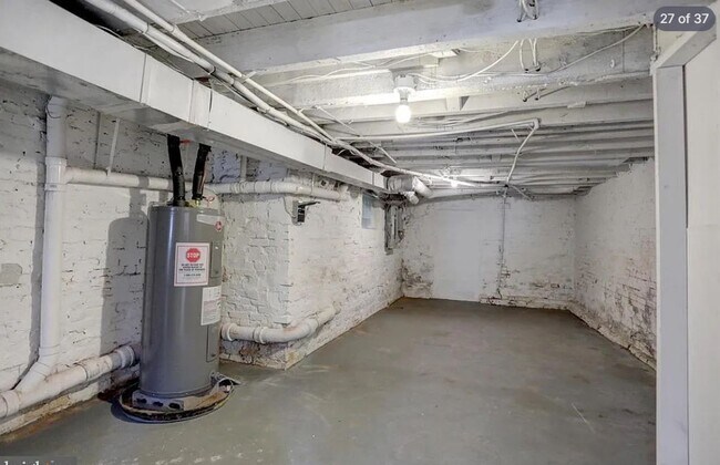 Building Photo - 1520 Holbrook St